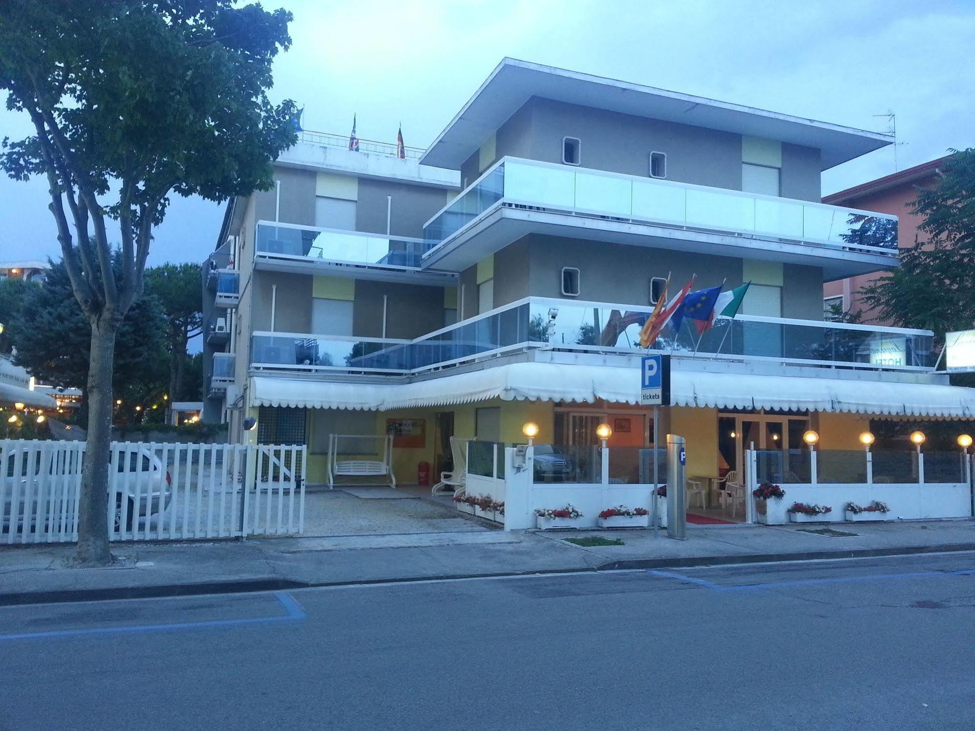 Hotel Laguna Lido di Jesolo Exterior photo